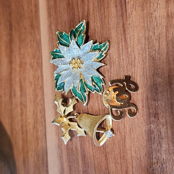 Christmas Brooch Pin Trio - Picture 1 of 9